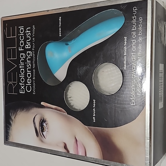 Revelé Exfoliating Facial Cleansing Brush W/2 Brush Heads - Picture 2 of 9